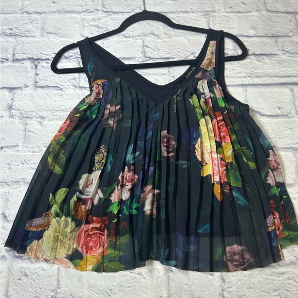 Topshop Black Floral Pleated Tank Top. Layering. Cropped. Fall Transition. - Picture 4 of 9